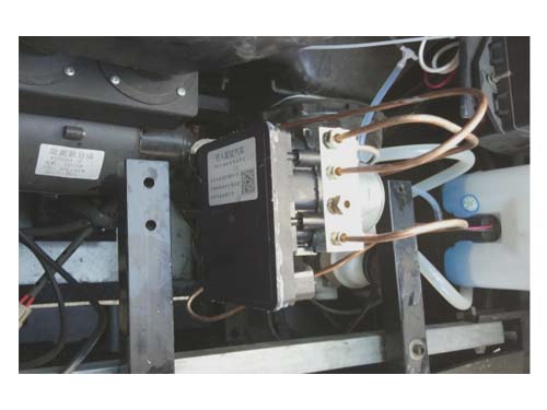 無人駕駛自動制動測試與開發(fā)實(shí)驗(yàn)平臺(圖2) 無人駕駛汽車教學(xué)設(shè)備